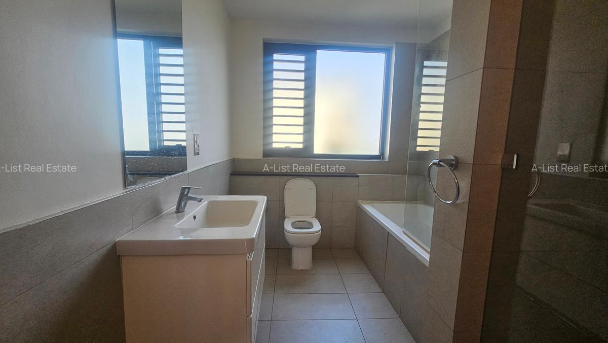 4 Bed Townhouse with En Suite at Garden City - 13