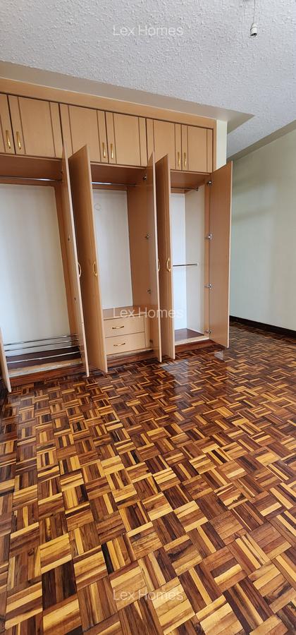 3 Bed Apartment with En Suite at Garden Estate Road - 16