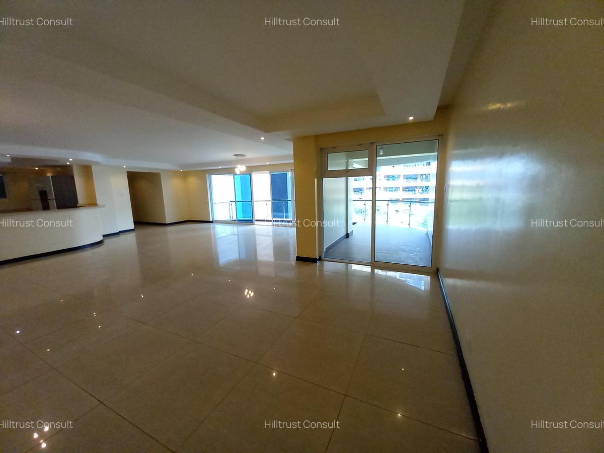 Serviced 3 Bed Apartment with En Suite in Riverside - 8