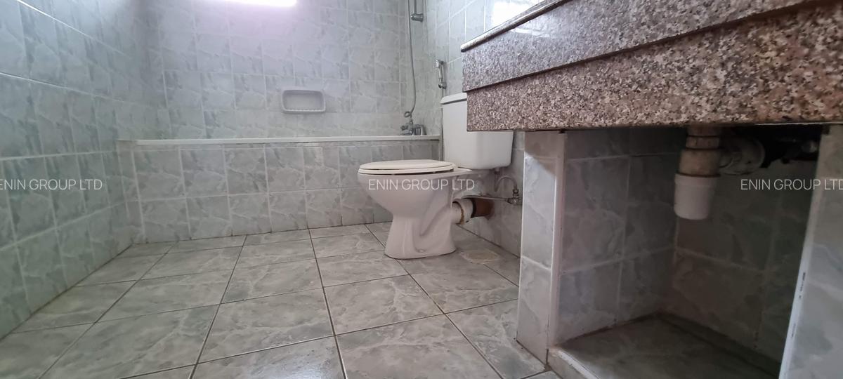 5 Bed Townhouse with En Suite at James Gichuru - 12