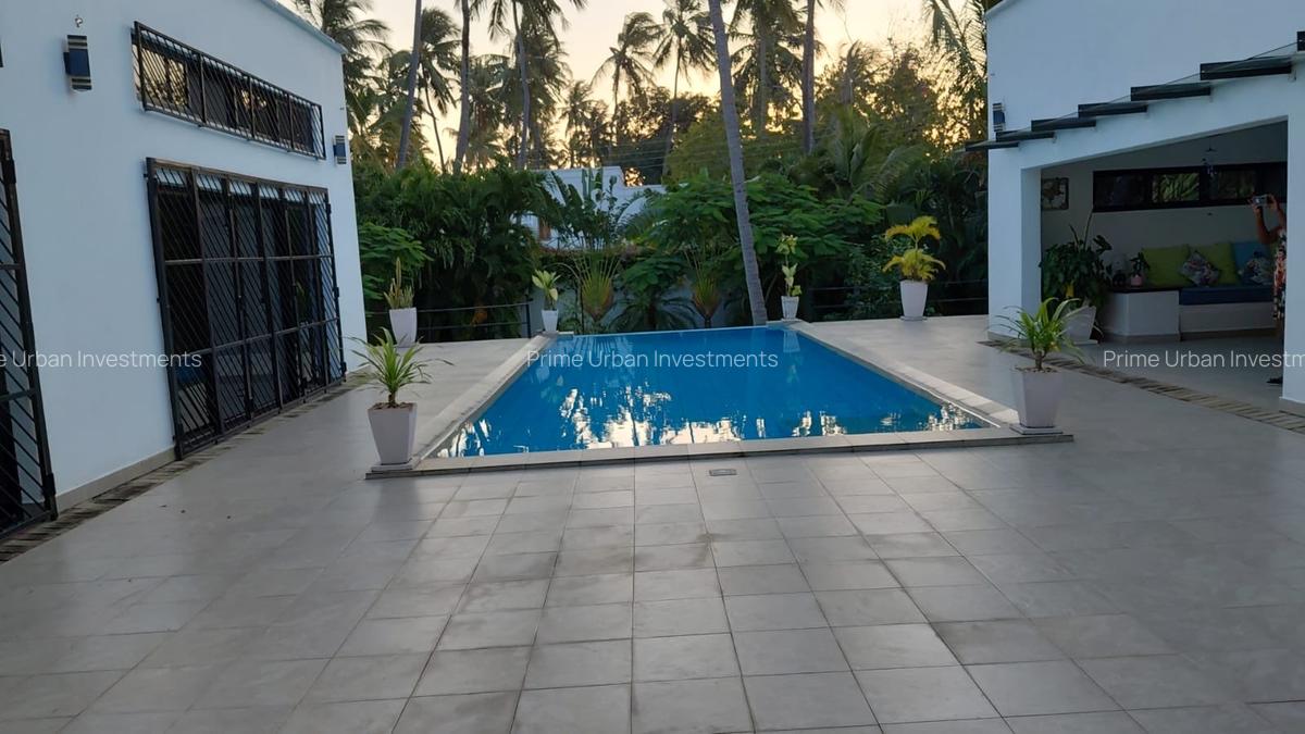 4 Bed House with En Suite in Watamu - 8
