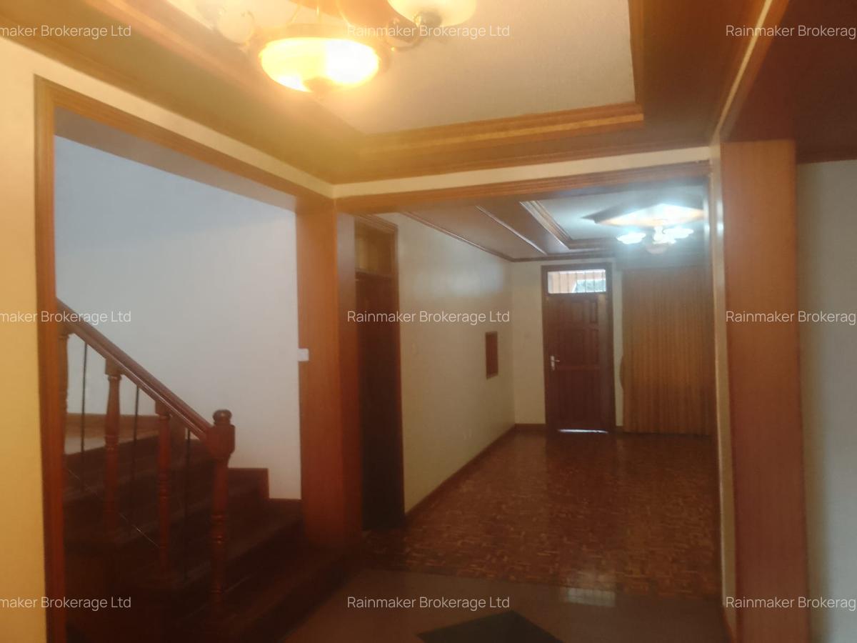 5 Bed House with En Suite in Runda - 10