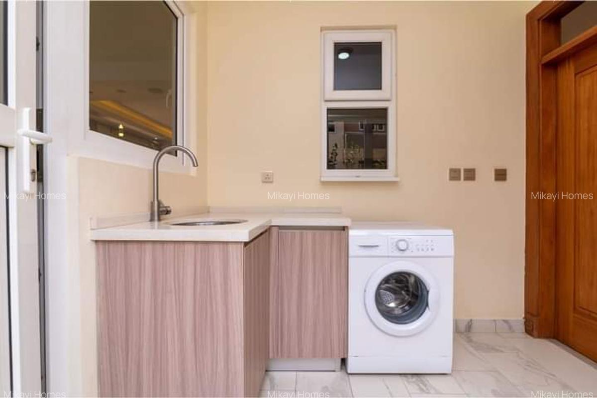 5 Bed Townhouse with En Suite in Runda - 8