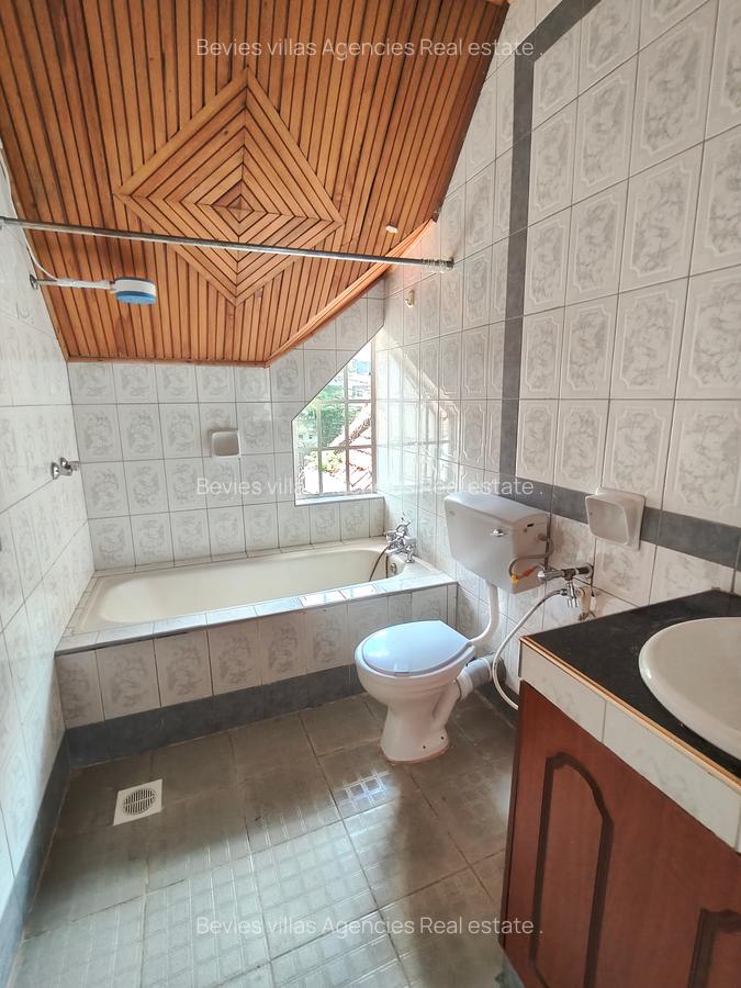 5 Bed Townhouse with En Suite at Brookside - 4