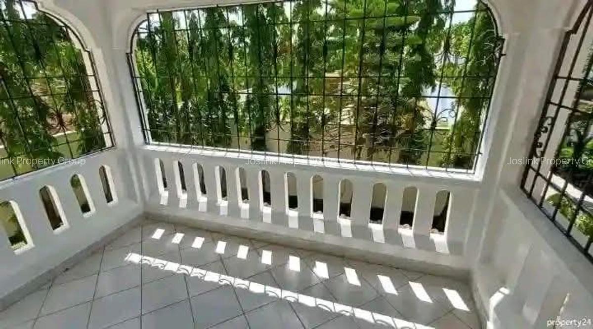 3 Bed Townhouse with En Suite at Greenwood Drive - 11