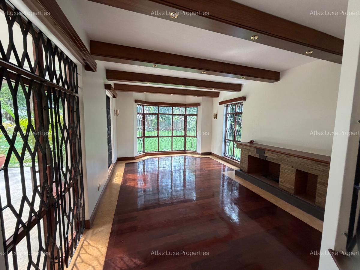 5 Bed Townhouse with En Suite at Old Runda - 3