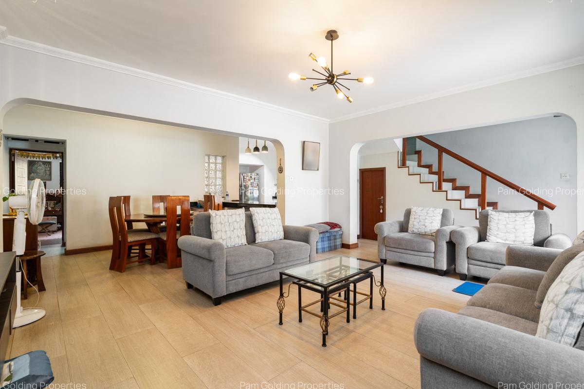 5 Bed Townhouse with En Suite at Muhoho Avenue - 6