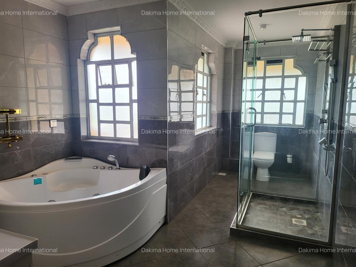 5 Bed House with En Suite in Runda - 13