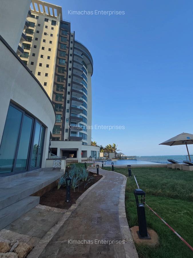 3 Bed Apartment with En Suite at 1St Ave - 5