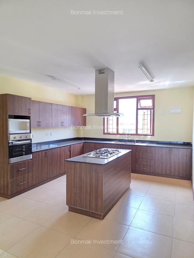 3 Bed Apartment with En Suite at Riverside Drive - 5