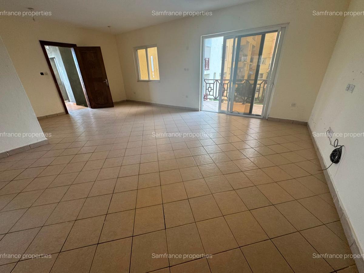 Serviced 2 Bed Apartment with En Suite at Serena Road - 6