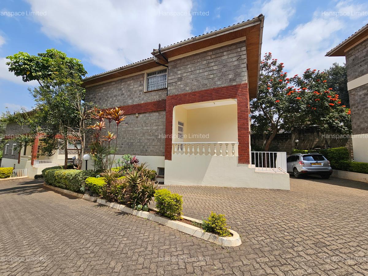 5 Bed Villa with En Suite in Lavington - 1