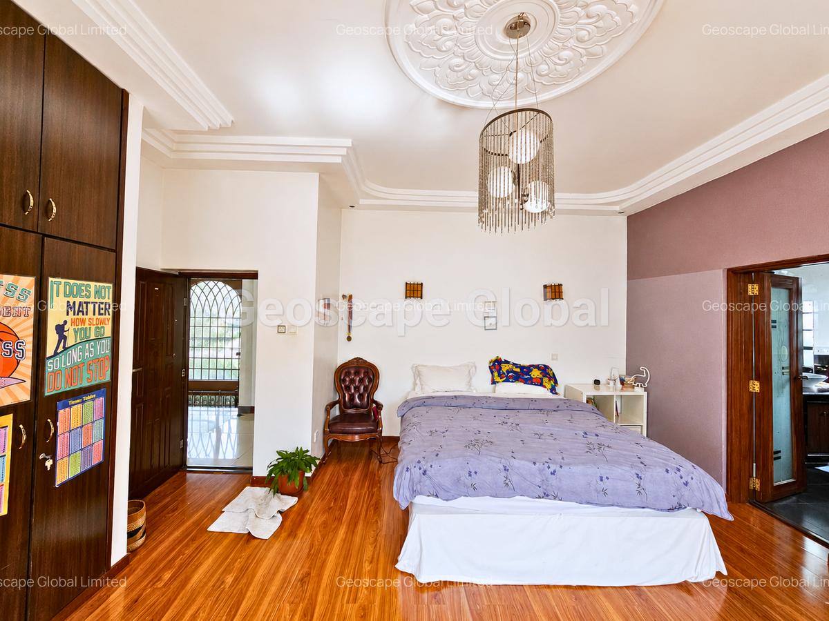 5 Bed House with En Suite in Nyari - 11