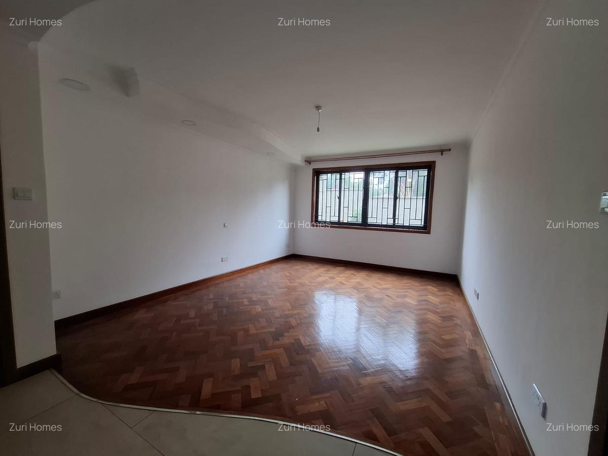 6 Bed Townhouse with En Suite in Lavington - 14