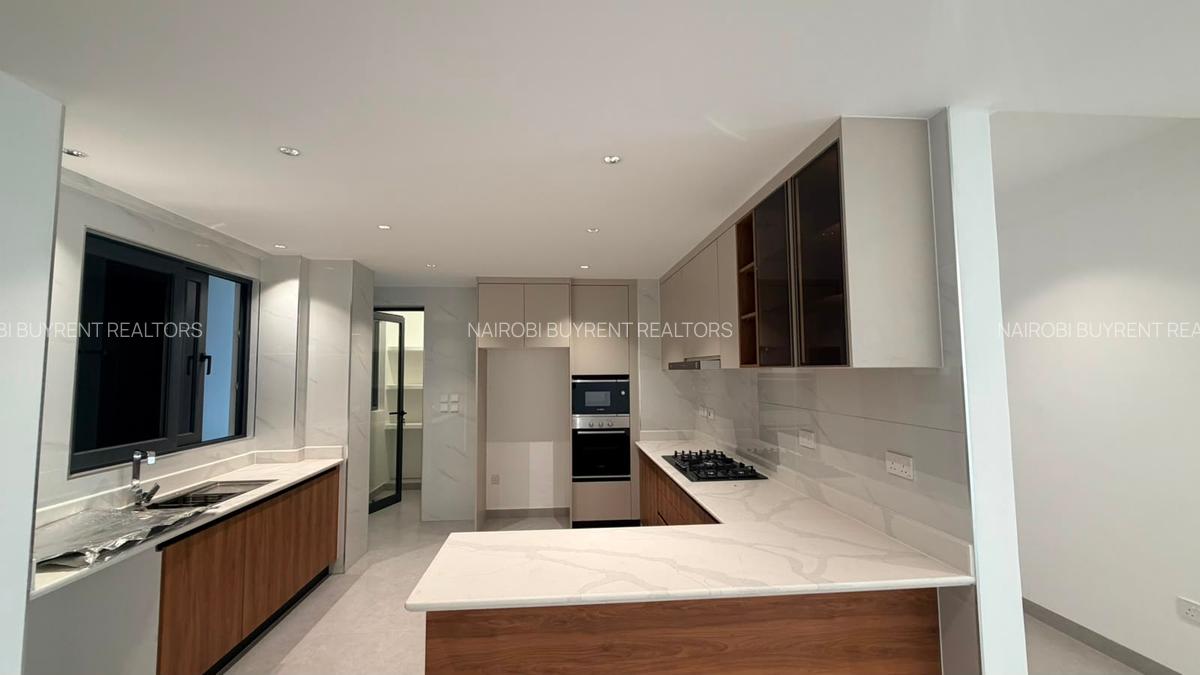 4 Bed Apartment with En Suite in Riverside - 4