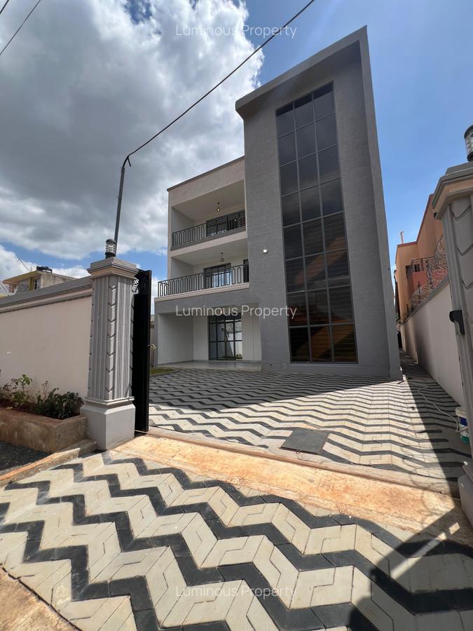 4 Bed House with En Suite at Membley - 2