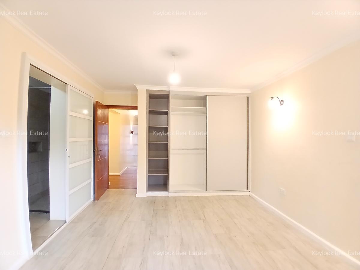 4 Bed Townhouse with En Suite at Lavington - 19