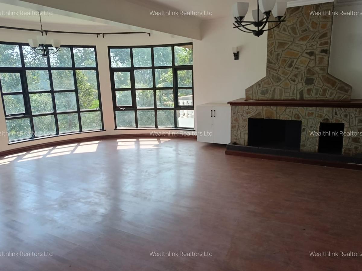 5 Bed House with En Suite at Ridgeways - 14