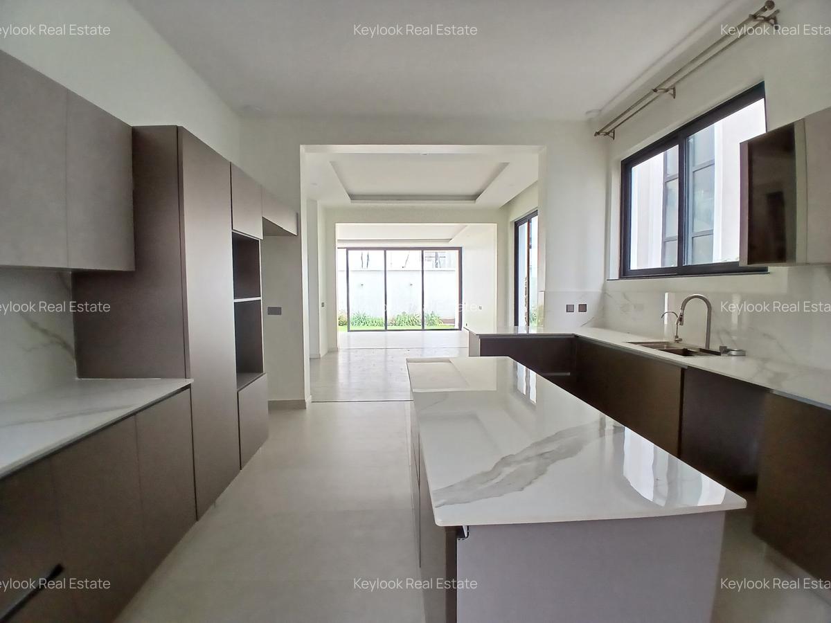 5 Bed Townhouse with En Suite at Lavington Green - 9
