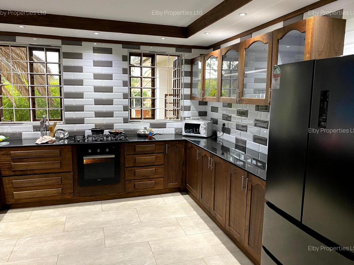 7 Bed House with En Suite in Runda - 6