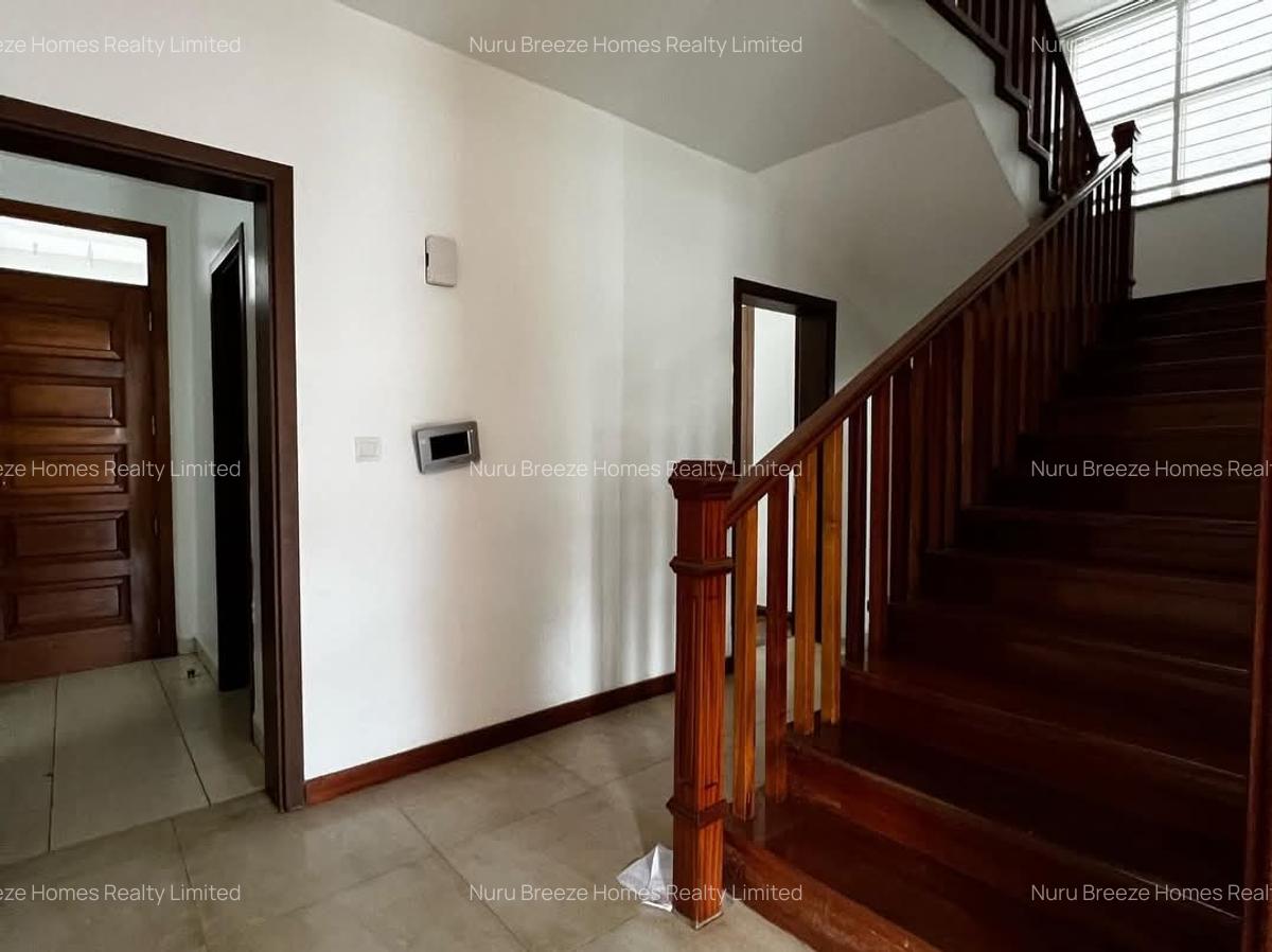 5 Bed Townhouse with En Suite in Lavington - 4
