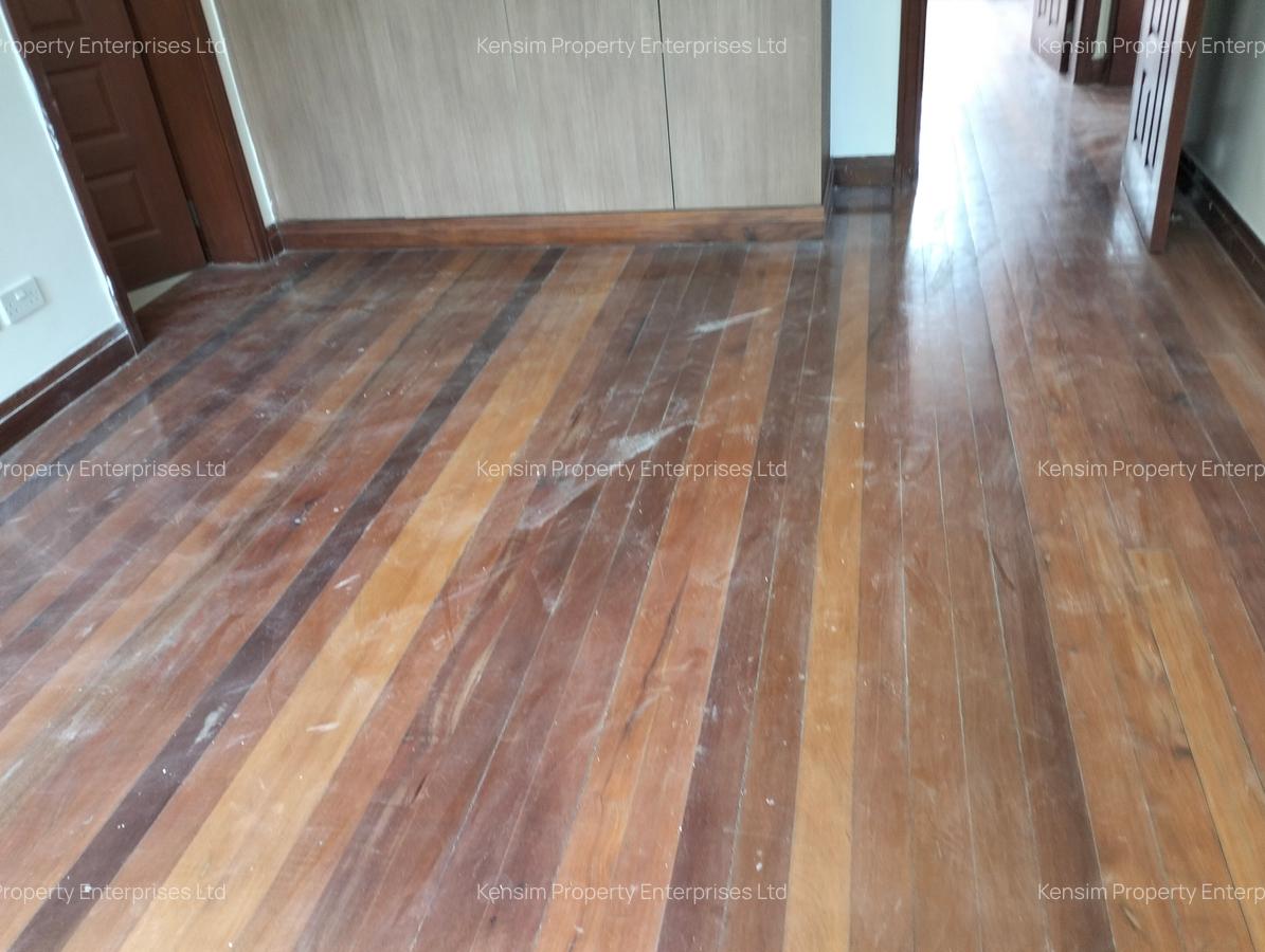 5 Bed Townhouse with En Suite in Lavington - 10