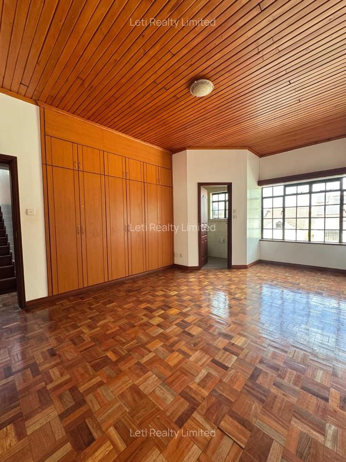 5 Bed Townhouse with En Suite in Lavington - 16