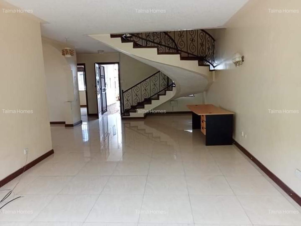 4 Bed Apartment with En Suite at Brookside Area - 10