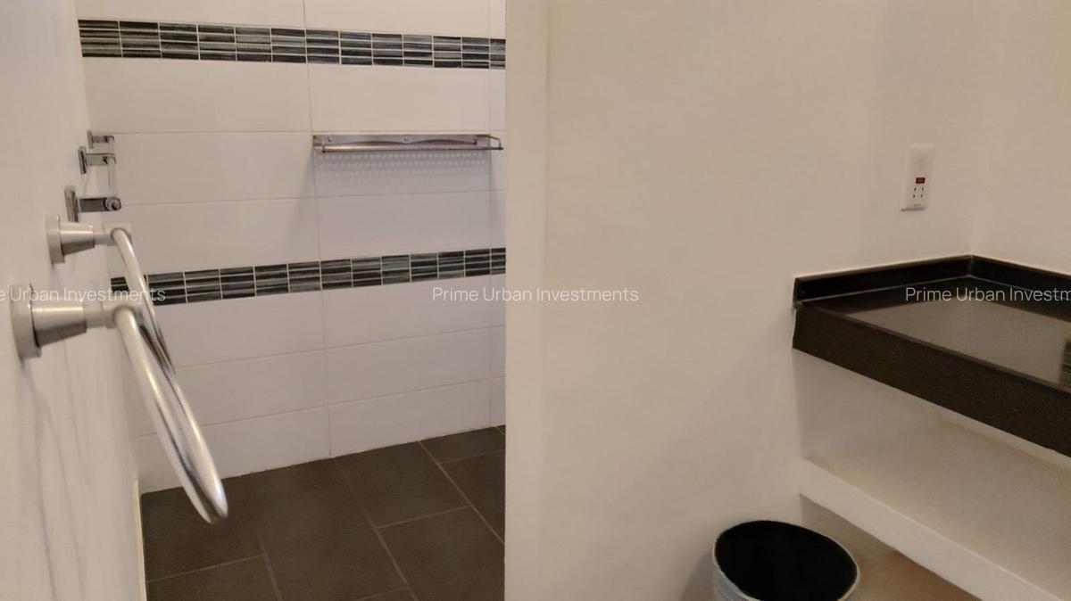 4 Bed House with En Suite in Watamu - 12