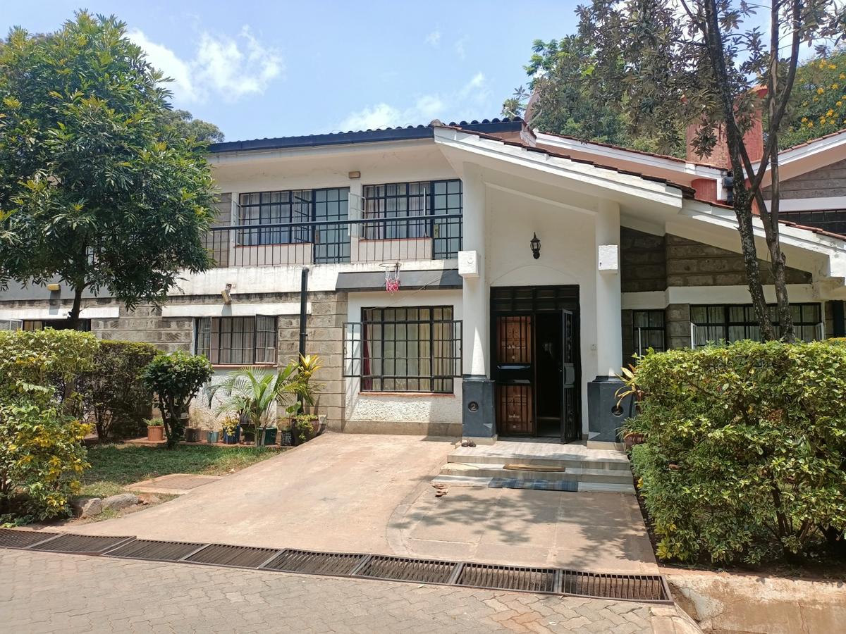 4 Bed Villa with En Suite at Lavington - 3