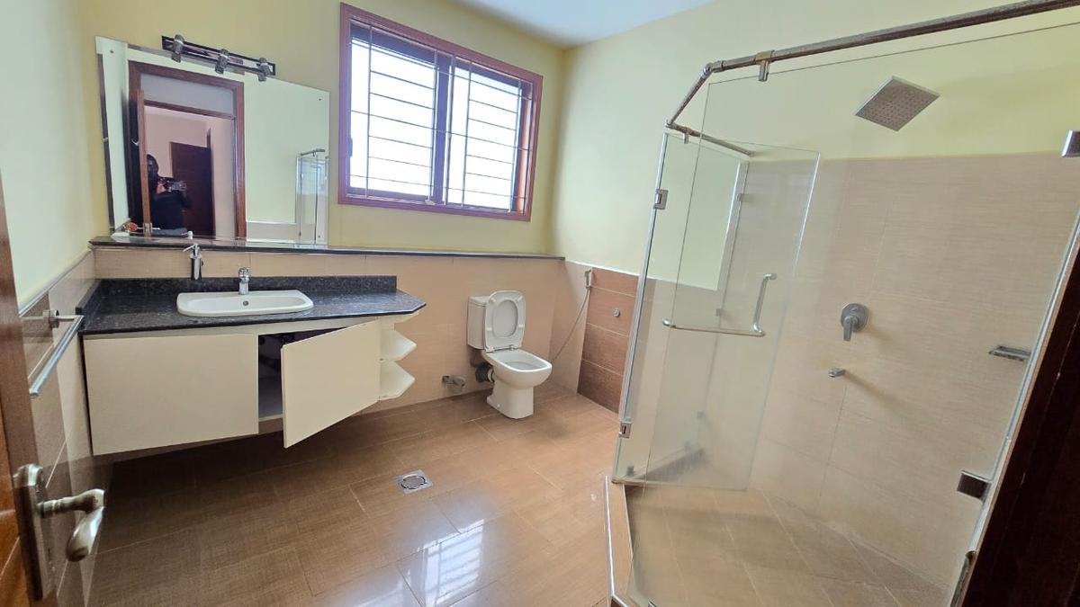 4 Bed House with En Suite in Runda - 6