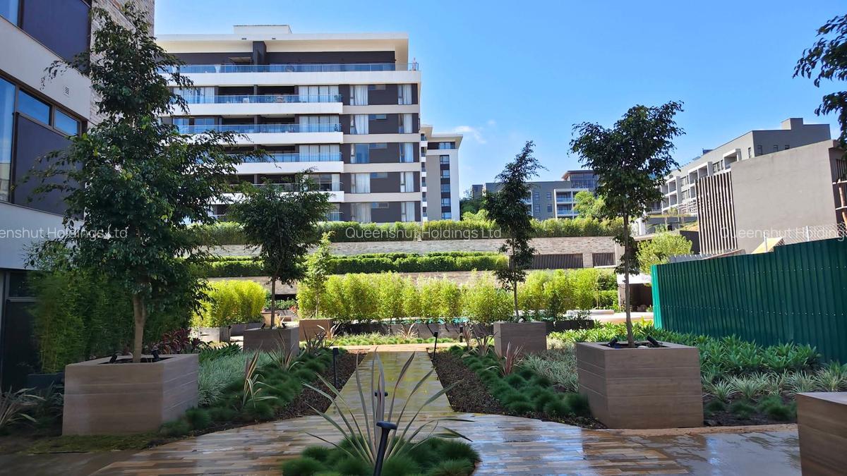 4 Bed Apartment with En Suite in Rosslyn - 2