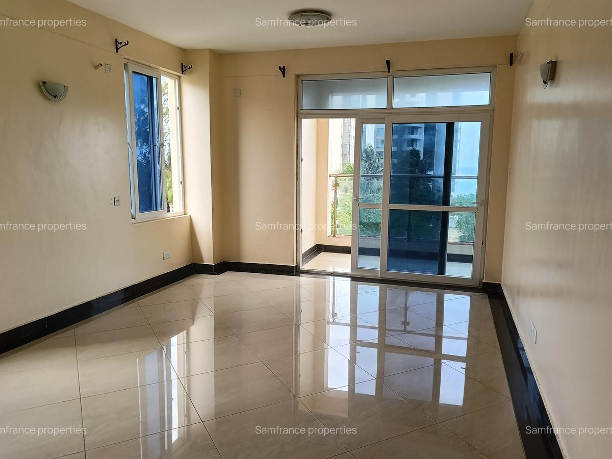 Serviced 4 Bed Apartment with En Suite at 1 St Avanue - 6