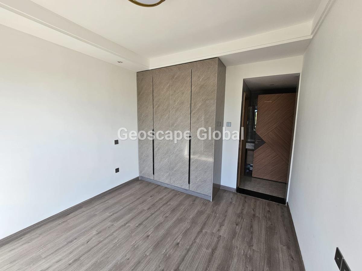 3 Bed Apartment with En Suite in Riverside - 14