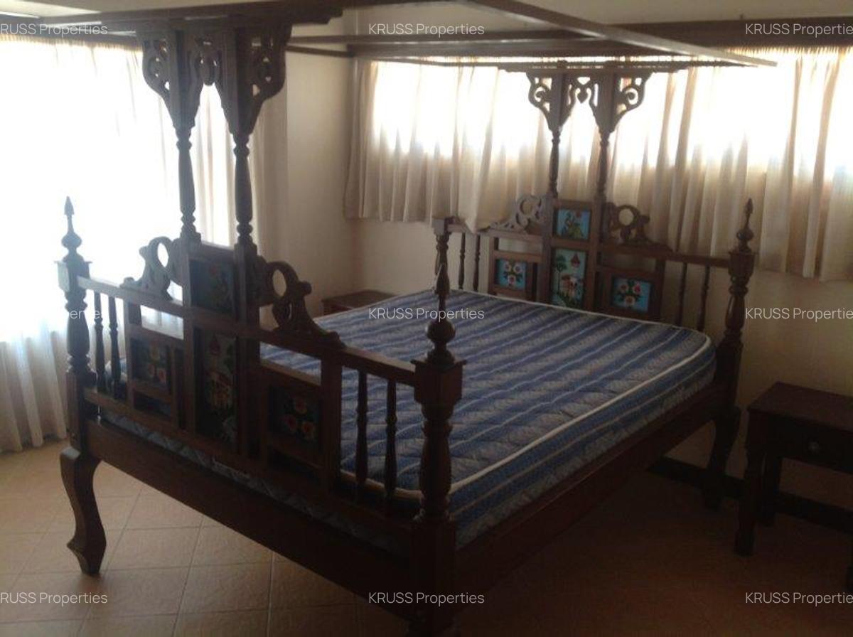 3 Bed Apartment with En Suite at As550 - 4