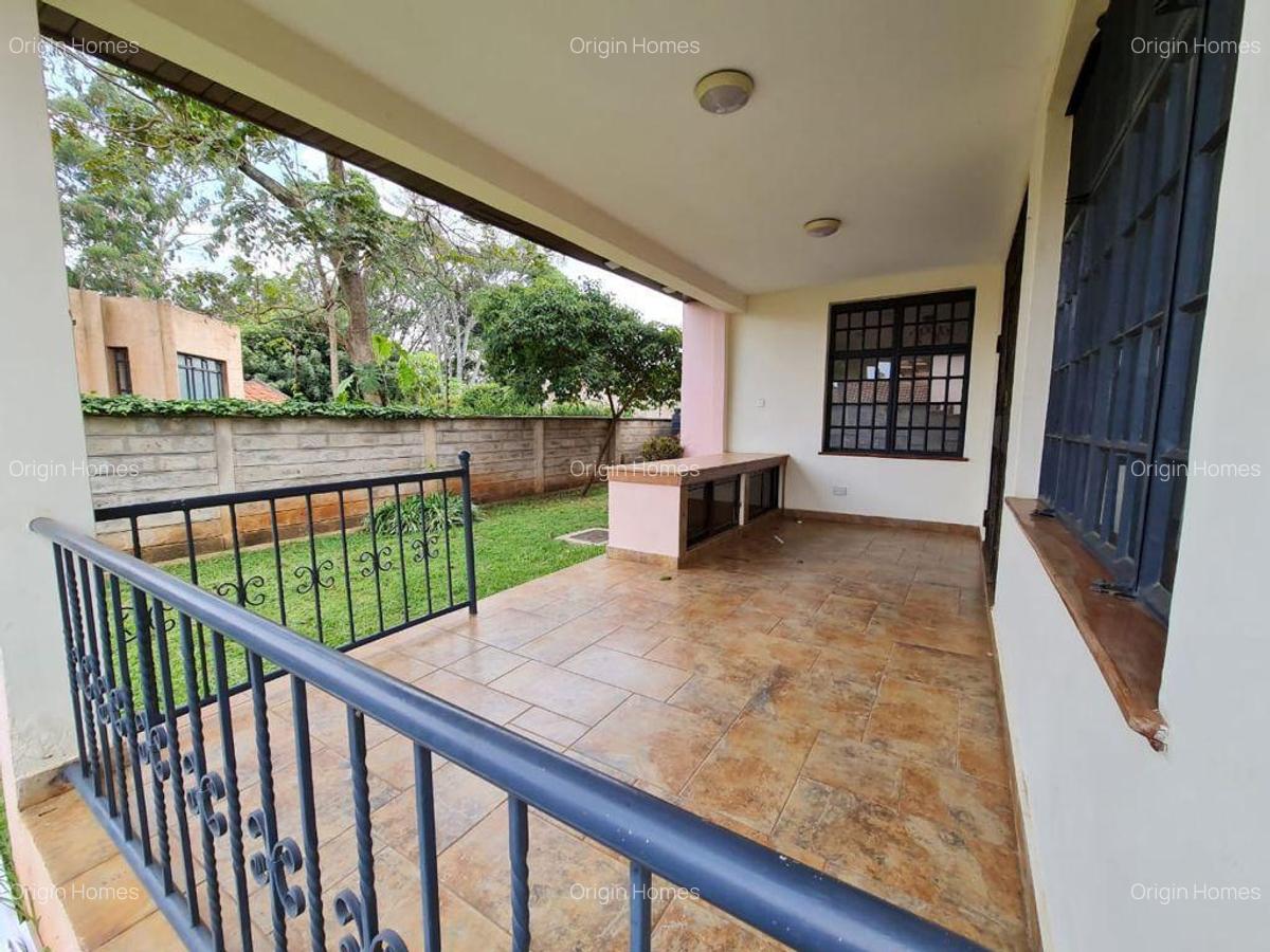 4 Bed Townhouse with En Suite at Lavington - 1