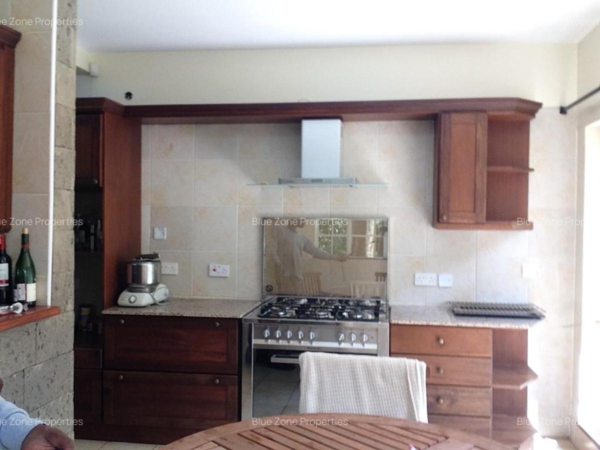 5 Bed Villa with En Suite at Off Rosslyn Lone Tree Rd - 6