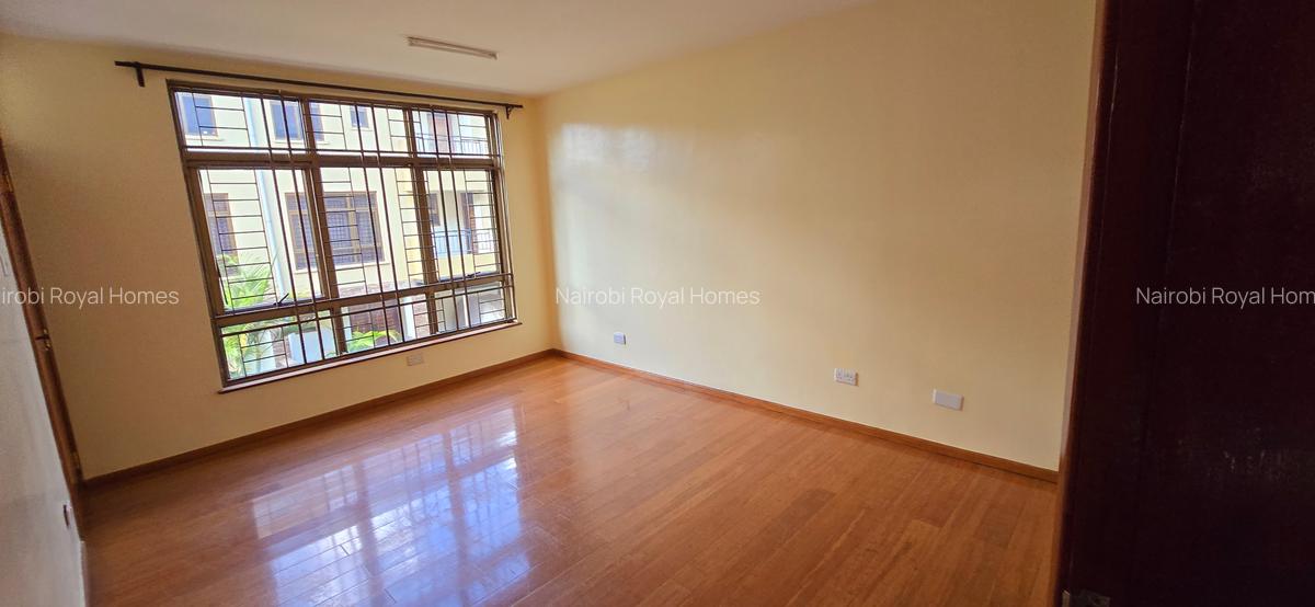 5 Bed Townhouse with En Suite at Lavington Green - 13