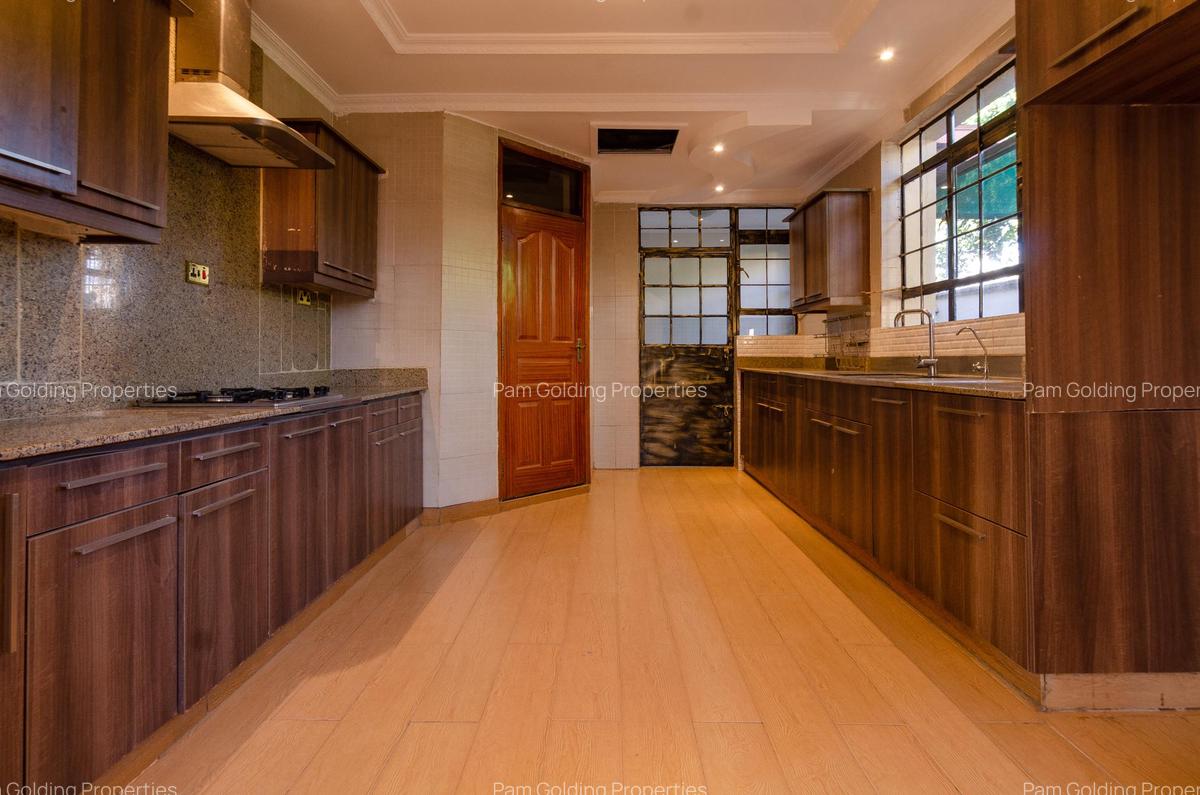 4 Bed House with Swimming Pool in Runda - 5