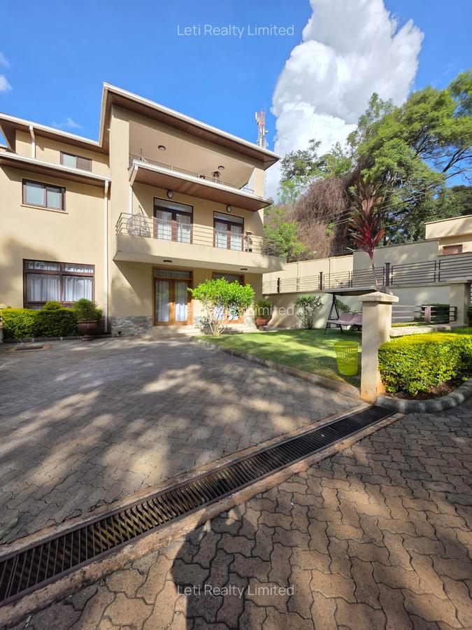 5 Bed Townhouse with En Suite in Lavington - 1