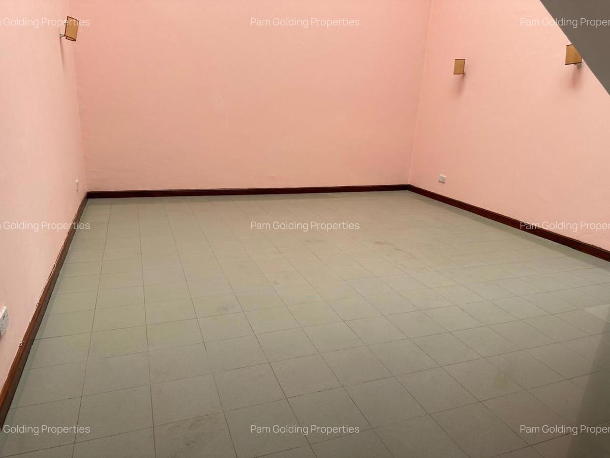 5 Bed Townhouse with En Suite in Westlands Area - 12