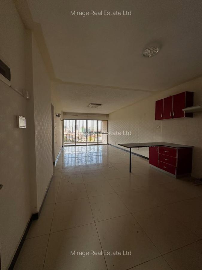 3 Bed Apartment with Swimming Pool in Kilimani - 12