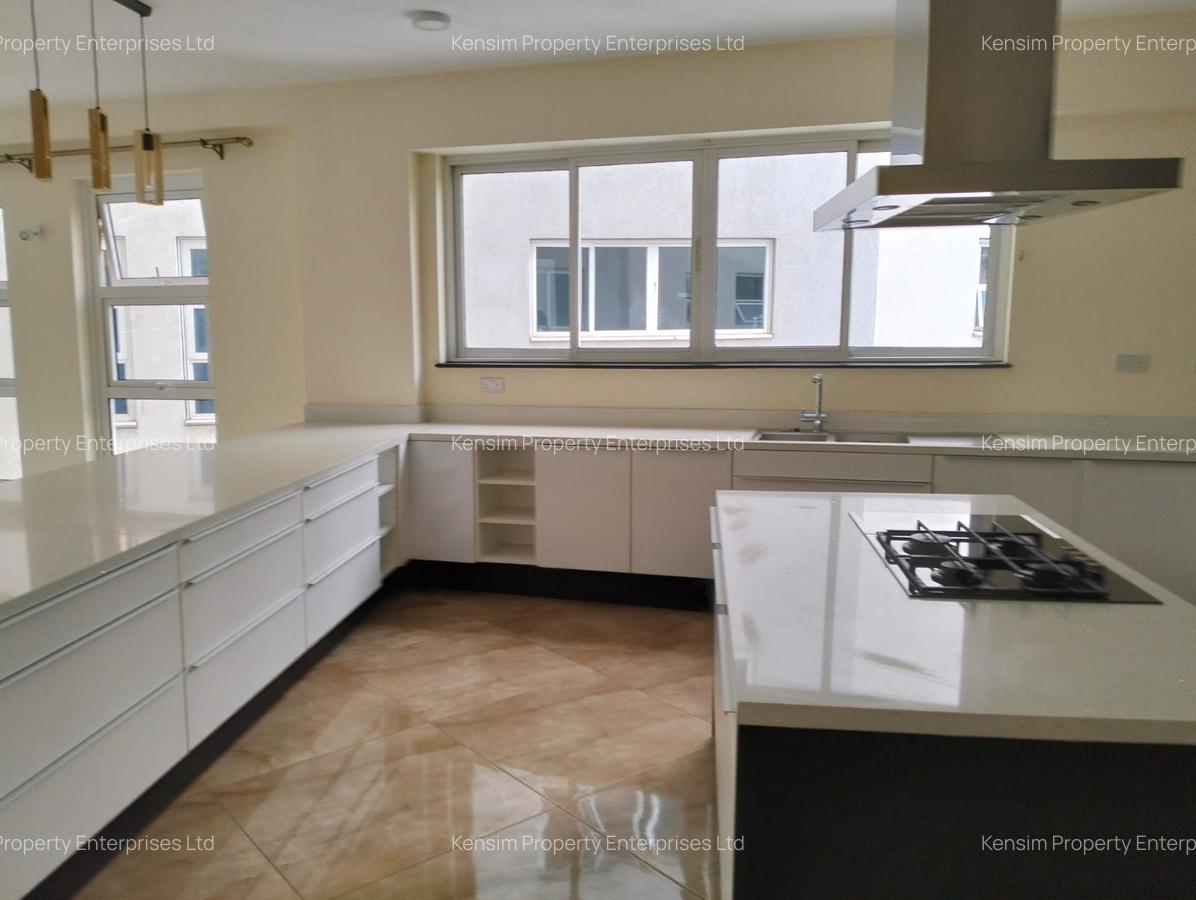 4 Bed Apartment with En Suite in Brookside - 16