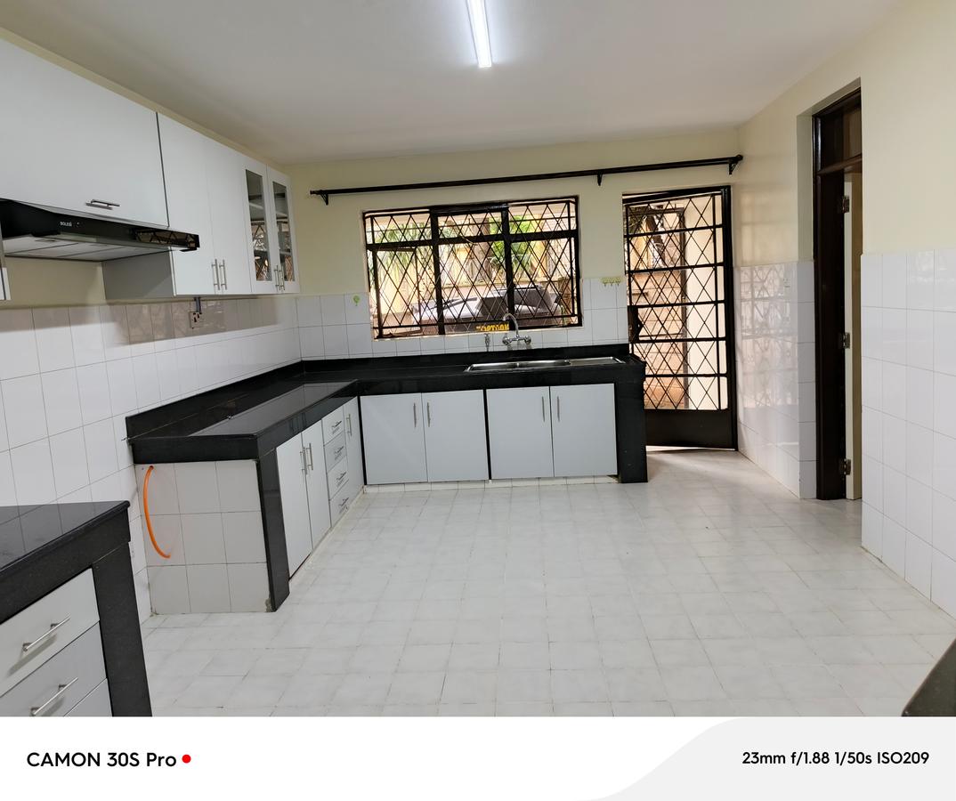 4 Bed Apartment with En Suite at Lavington - 16 4 Bed Apartment with En Suite at Lavington - 16