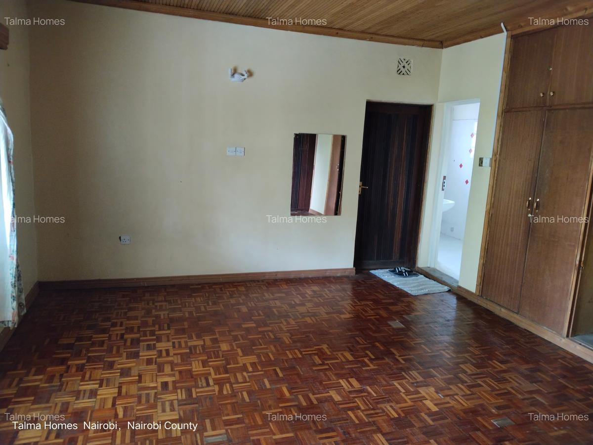 5 Bed House with En Suite at Ridgeways Lane - 12