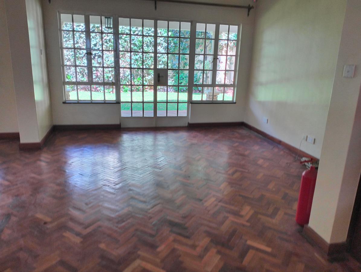 5 Bed Townhouse with En Suite in Lavington - 19