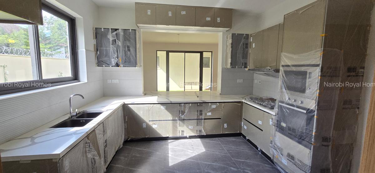 6 Bed Townhouse with En Suite at Lavington Green - 16