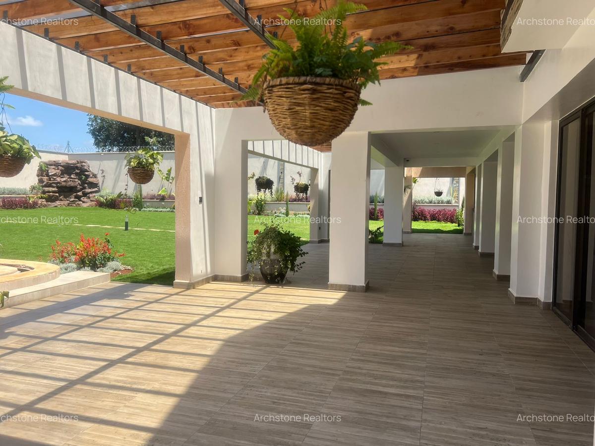 6 Bed House with En Suite in Runda - 12