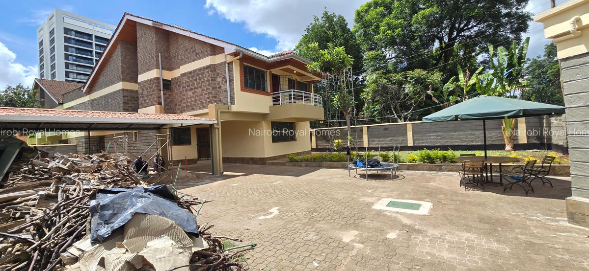 5 Bed Townhouse with En Suite at Lavington Road - 1
