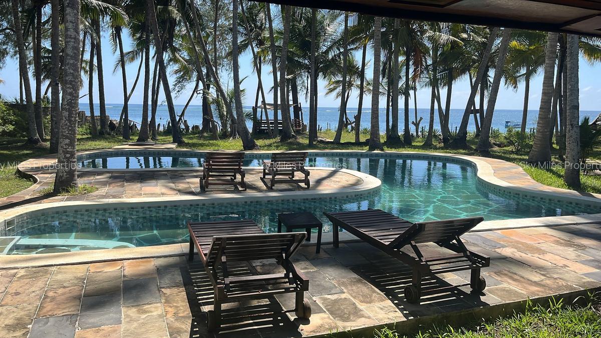 7 Bed Villa with En Suite at South Coast - 3